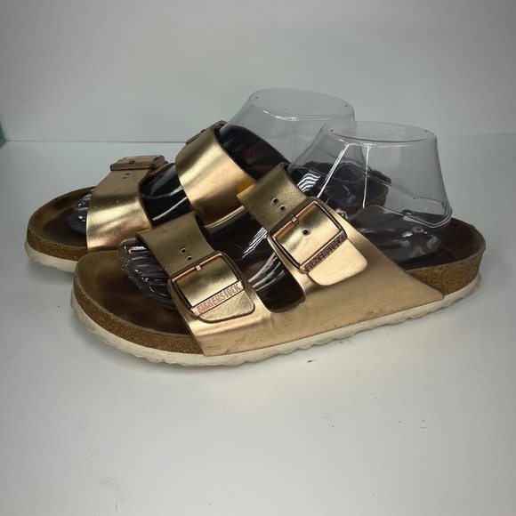 Birkenstock Shoes - Women’s Gold Arizona Birkenstocks size 40